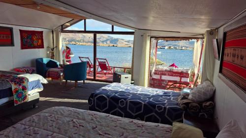 Katil atau katil-katil dalam bilik di Titicaca encantos del sol Lodge