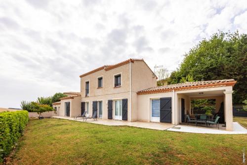 a house with a large yard in front of it at Le Havre de Técou - Jardin - Calme 