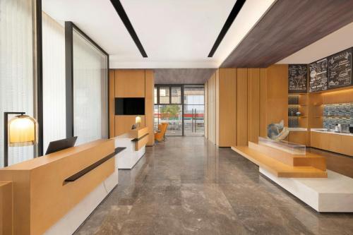 TV a/nebo společenská místnost v ubytování Fairfield by Marriott Quanzhou Fengze