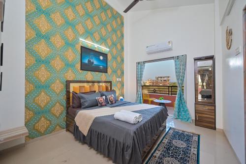 Katil atau katil-katil dalam bilik di ll EMPYREAN STAY ll LUCIFER VILLA ll 2BHK ll AC ll PRIVATE POOL ll WIFI ll