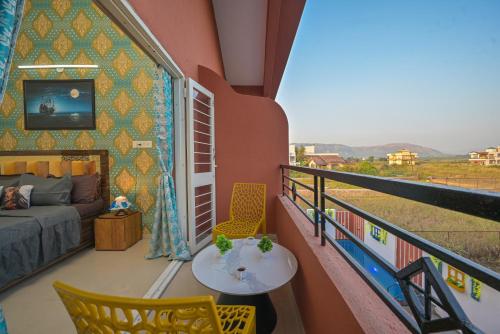 Balkoni atau teres di ll EMPYREAN STAY ll LUCIFER VILLA ll 2BHK ll AC ll PRIVATE POOL ll WIFI ll
