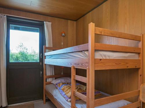 a bunk bed room with two bunk beds in a cabin at 6 person holiday home in Ebeltoft-By Traum in Ebeltoft