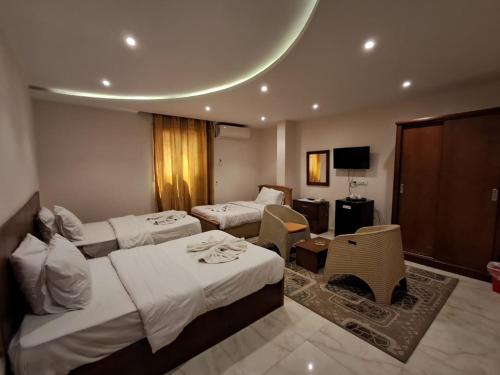 Μια τηλεόραση ή/και κέντρο ψυχαγωγίας στο The Great Golden Pyramid