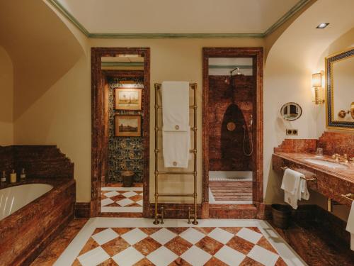 Ένα μπάνιο στο Grand Hotel Son Net