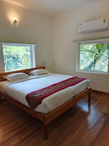 Llit o llits en una habitació de Fantasy Golf Resort