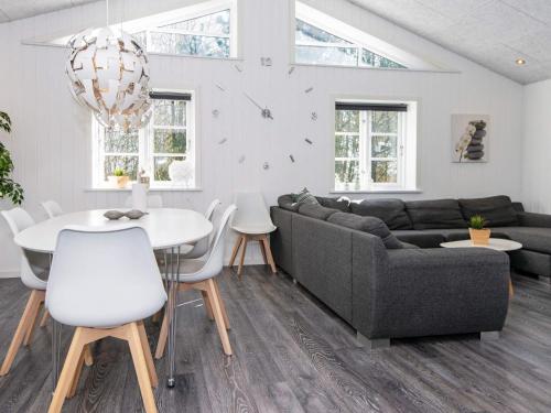 Χώρος καθιστικού στο 8 person holiday home in Ringkøbing