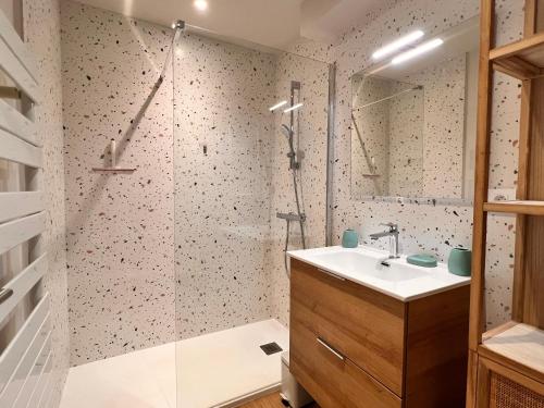 Ένα μπάνιο στο Harmony, appartement neuf avec piscine chauffée