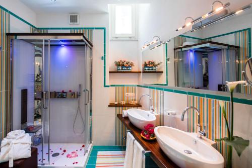 a bathroom with two sinks and a shower at Hotel Pellegrino in Praiano