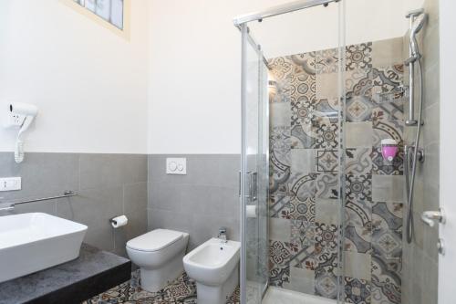 a bathroom with a shower and a toilet and a sink at CAMERA TUA - Padova Centro & Ospedale in Padova