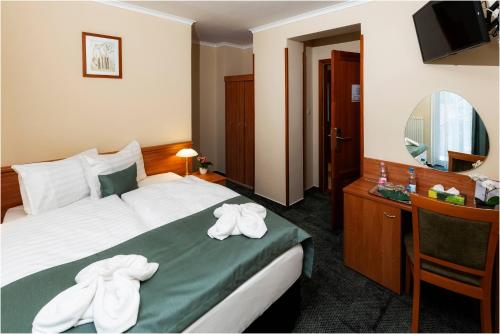 Ένα ή περισσότερα κρεβάτια σε δωμάτιο στο Hotel Anna Mátrafüred