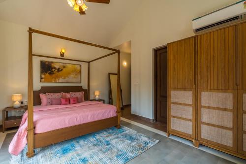 Ένα ή περισσότερα κρεβάτια σε δωμάτιο στο Villa Anjor, Villas By Noor