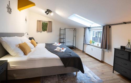 a bedroom with a bed with two stuffed animals on it at Altbauoase Fulda - ruhig, zentral, Terrasse, Bahnhof 400m - in Fulda