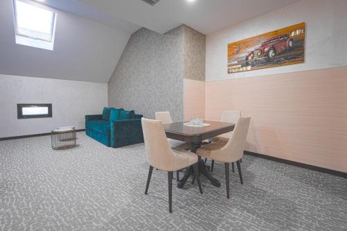 Ein Sitzbereich in der Unterkunft Apartmani Astral