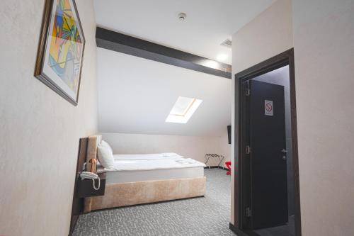 Ein Bett oder Betten in einem Zimmer der Unterkunft Apartmani Astral