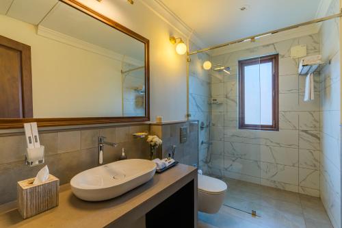Ένα μπάνιο στο Villa Anjor, Villas By Noor