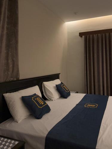 Postel nebo postele na pokoji v ubytování Tabash Hotel, Murree