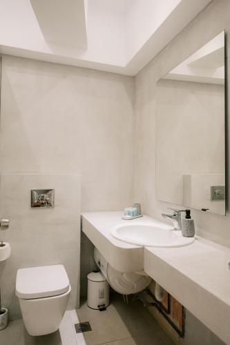 Lindos Harmony Suitesにあるバスルーム