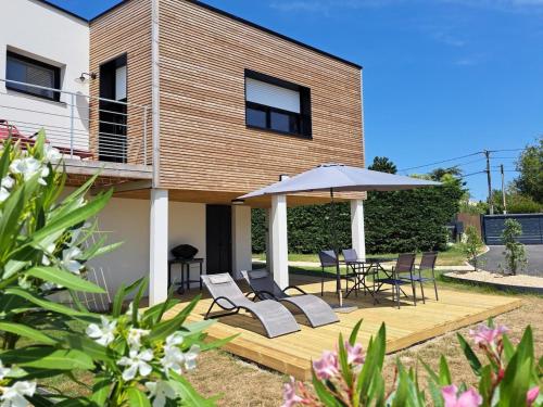 Zahrada ubytování Vue panoramique Marais Breton, superbe T2 terrasse, proche plages