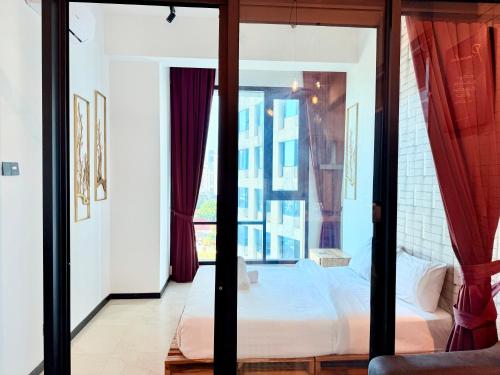 Katil atau katil-katil dalam bilik di Elite Service Suite at Opus Residence Merdeka 118