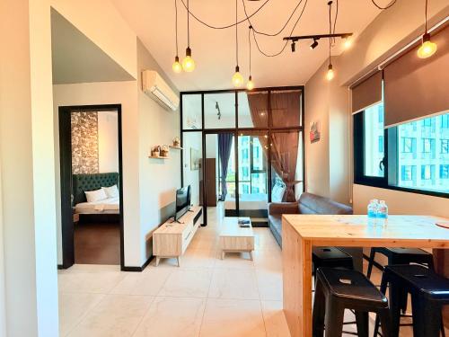 Ruang duduk di Elite Service Suite at Opus Residence Merdeka 118