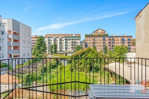 RI9 -Prada- Super large and central apartment