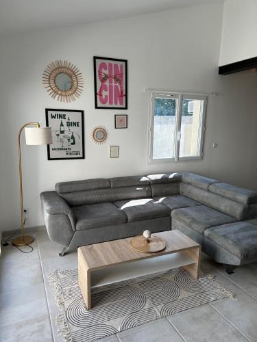 Χώρος καθιστικού στο Le Riquet Duplex neuf climatisé au calme