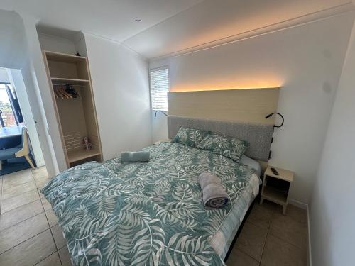 Ένα ή περισσότερα κρεβάτια σε δωμάτιο στο Deluxe Bedroom ldouble or twin bedl in shared Premium Villa at Waiheke Island Resort