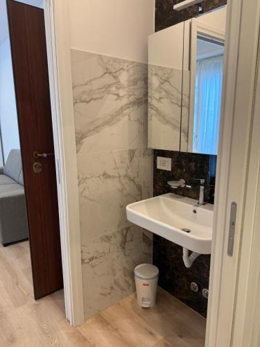 MIHOUSE Res MILAN