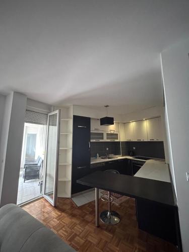 Η κουζίνα ή μικρή κουζίνα στο Pak Apartments