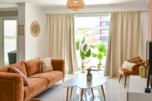 Gorgeous 3-bdr apt - 1-min laginha beach - LCGR