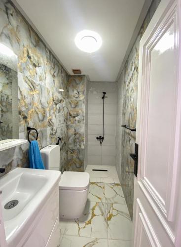 a bathroom with a toilet and a sink at Casa almas in Chefchaouen