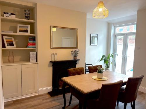 Φωτογραφία από το άλμπουμ του Beautiful 2 bedroom house in the heart of Lytham σε Lytham St Annes