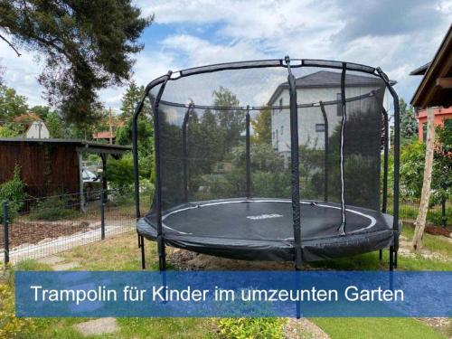 a trampolineoir for kimer istg istg istg at Ideal für Kinder - Familientreffen - Ferienhaus Elbharmonie - Hunde herzlich willkommen in Dresden