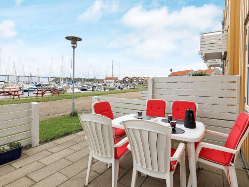 a table and chairs on a patio overlooking a marina at Harbor Retreat in Rudkobing - By Traum Ferienwohnungen in Rudkøbing