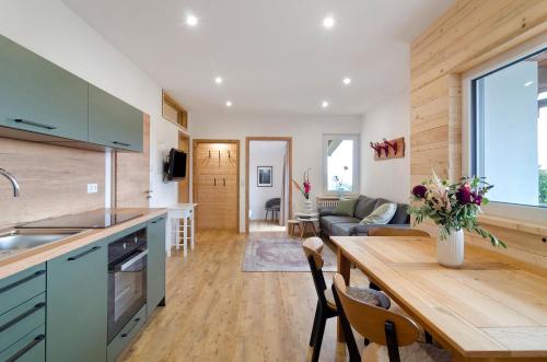 a kitchen and living room with a table and a couch at Pension Ferienwohnung Baarblick in Donaueschingen