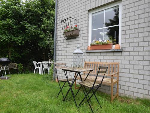 a table and chairs in a yard next to a house at Comfort Stay in Carlsbourg in Carlsbourg