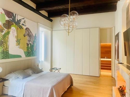 a bedroom with a bed and a painting on the wall at Ellebi Galleria e Dimora D'arte in Cosenza