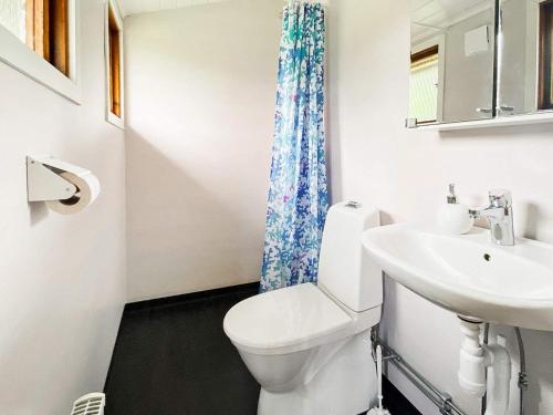 4 person holiday home in VIMMERBYにあるバスルーム
