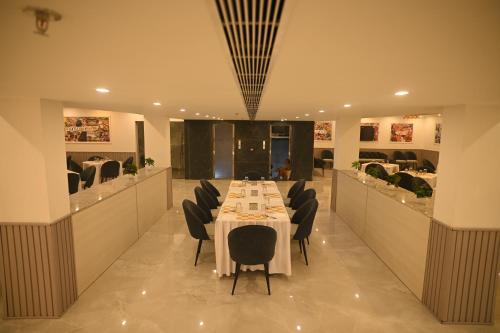 a dining room with a long table and chairs at Quality Inn Rama, Ayodhya in Ayodhya