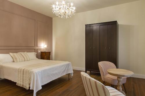 a bedroom with a bed and a table and chairs at FEDERICO Bed and Wellness in Capestrano