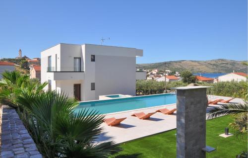 Awesome Home In Seget Vranjica