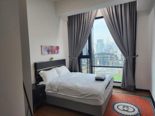 Katil atau katil-katil dalam bilik di Elite Service Suite at Opus Residence Merdeka 118