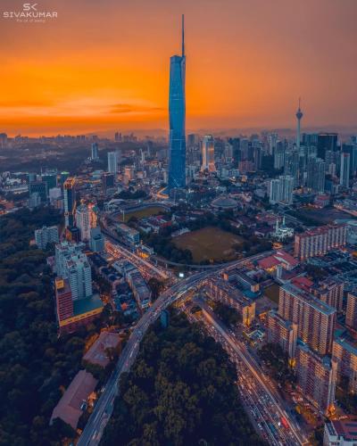 Pemandangan umum bagi Kuala Lumpur atau pemandangan bandar yang diambil dari apartmen