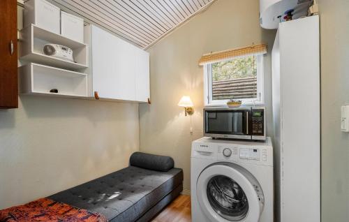 Η κουζίνα ή μικρή κουζίνα στο Three-Bedroom Holiday Home In Vig
