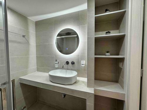 Downtown modern apartment