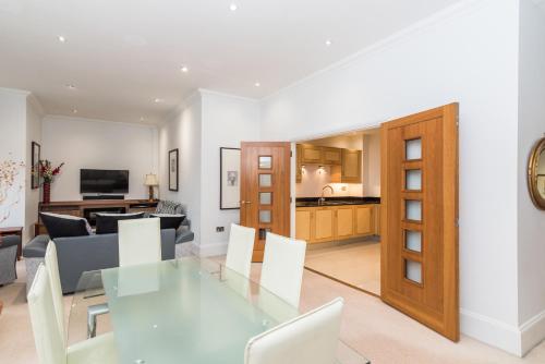 Gallery image of 8 Royal Court Apartments,,Sutton Coldfield, Birmingham B74 2NA in Birmingham