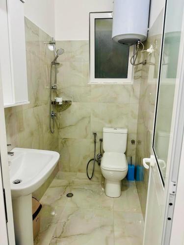 Ένα μπάνιο στο Ervis Guest House