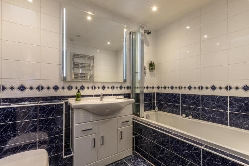 Ένα μπάνιο στο 2 Bed in Bath oc-bhr19