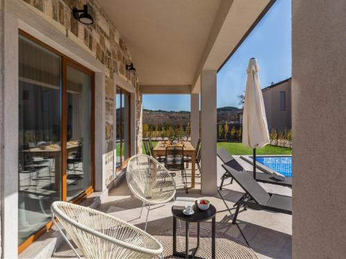 Bazén v ubytování Villa in Motovun with Private Pool and Views nebo v jeho okolí