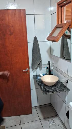 Bilik mandi di Cabaña Aguacaté
